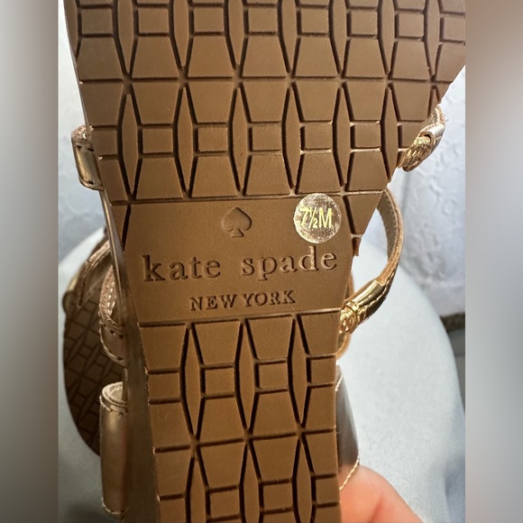 KATE SPADE ♠️- Gold Women's Sandals (7.5) ‼️NEW W/DUST BAG‼️ - Picture 11 of 14